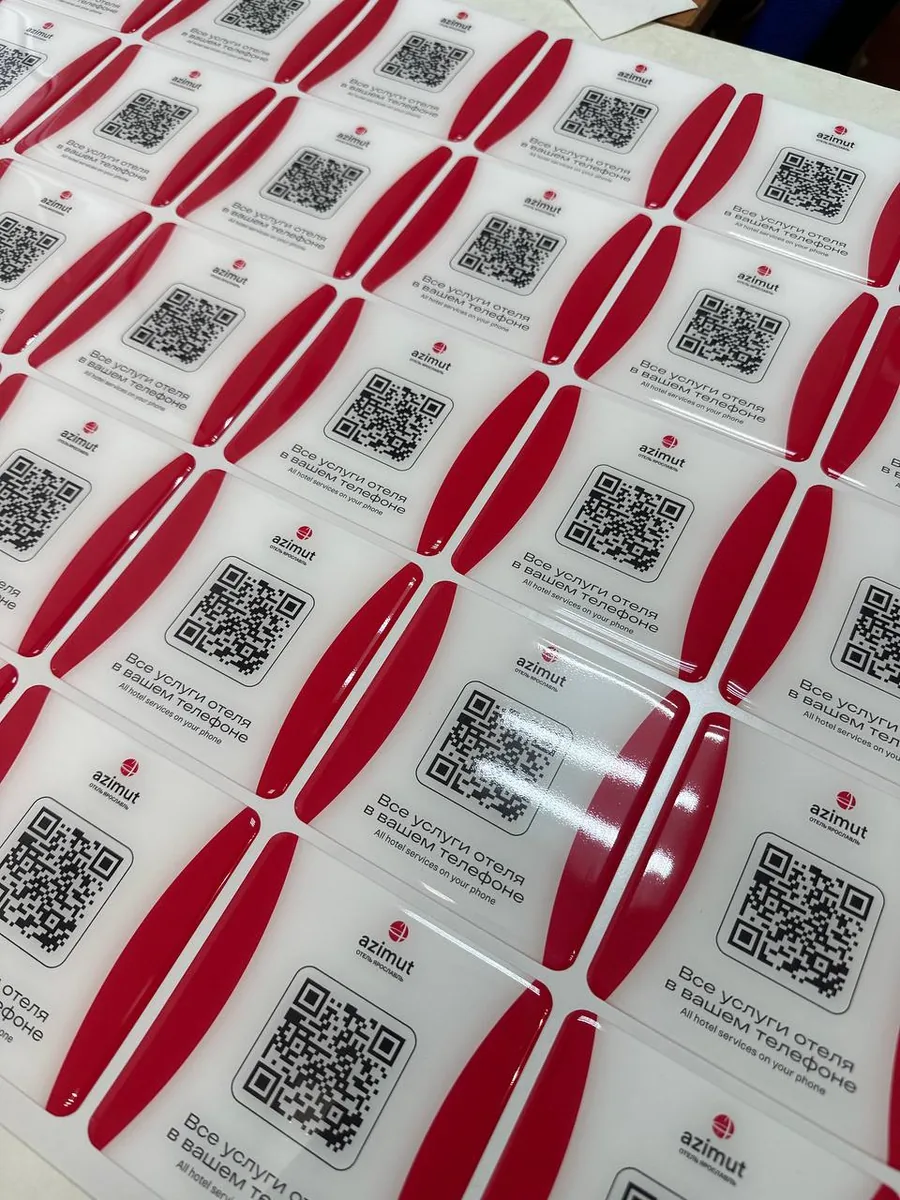 3D наклейки с QR-кодом для отеля Azimut от Eibery